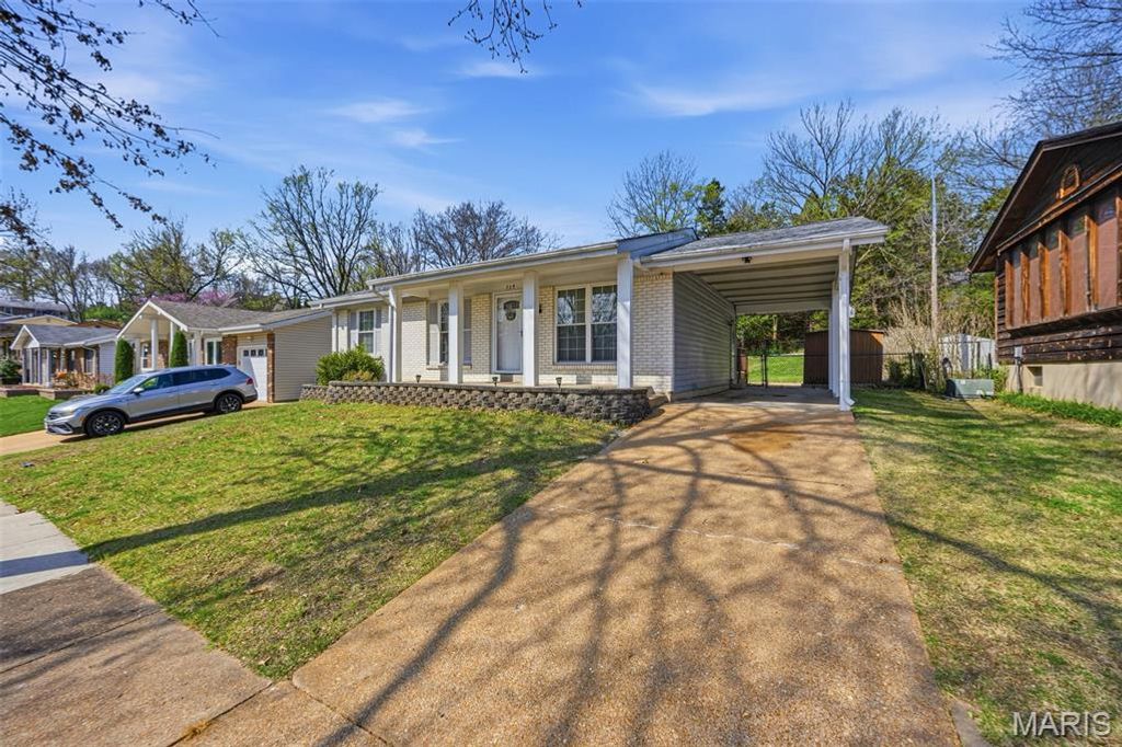 Photo of 729 Vanderville Drive, Fenton, MO 63026 (MLS # 26015535)