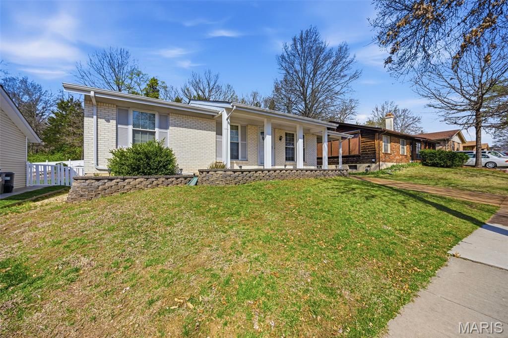 Photo of 729 Vanderville Drive, Fenton, MO 63026 (MLS # 26015535)