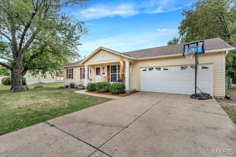 Tiny photo for 22 S 12th Street, Bowling Green, MO 63334 (MLS # 25067904)