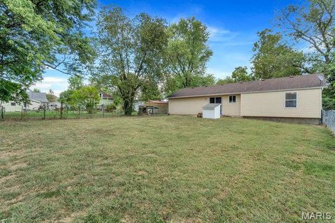 Tiny photo for 22 S 12th Street, Bowling Green, MO 63334 (MLS # 25067904)