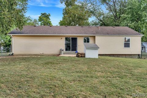 Tiny photo for 22 S 12th Street, Bowling Green, MO 63334 (MLS # 25067904)