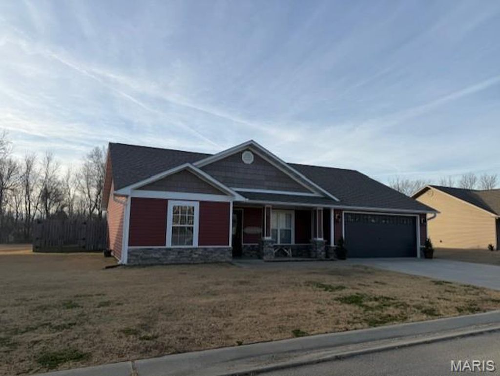 Photo of 210 Macintosh, Poplar Bluff, MO 63901 (MLS # 26004414)