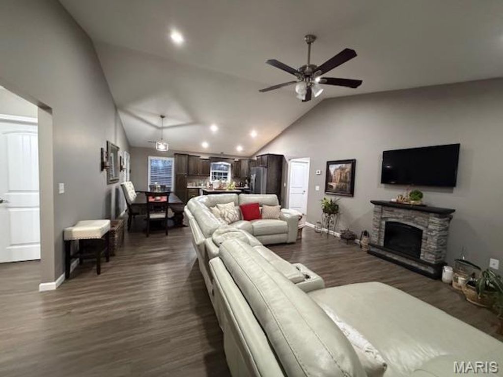 Photo of 210 Macintosh, Poplar Bluff, MO 63901 (MLS # 26004414)