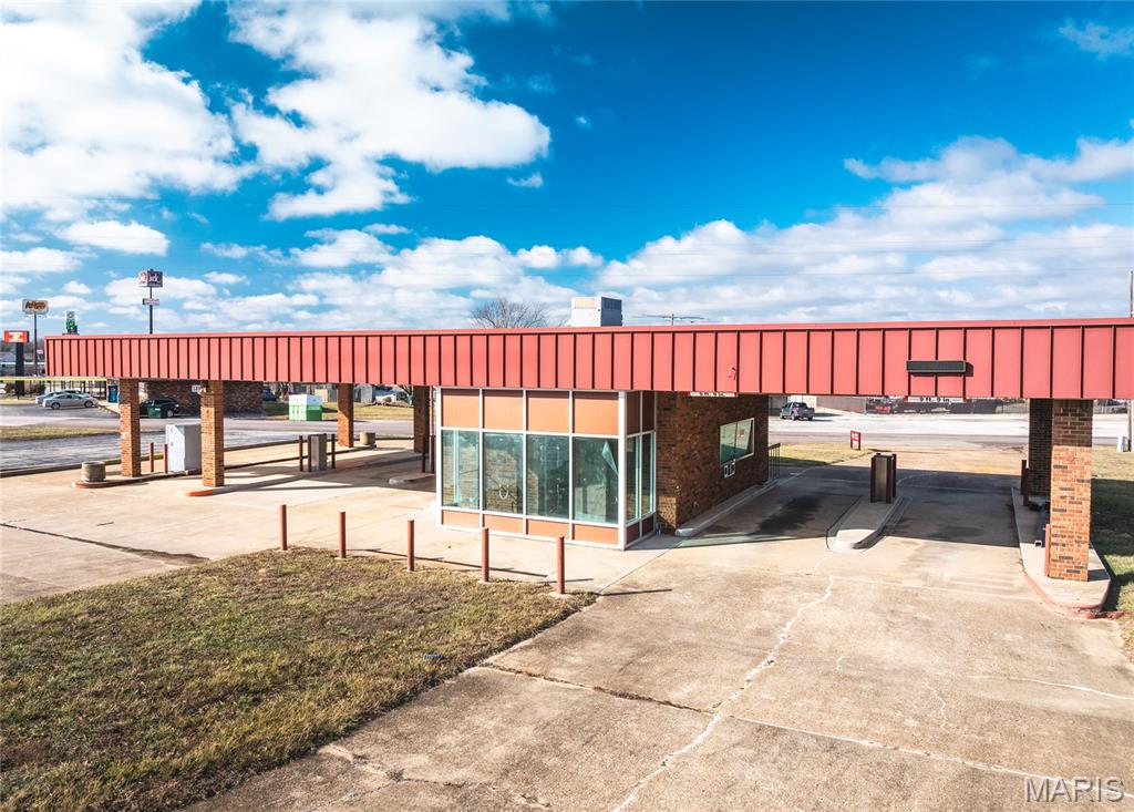 453 W Springfield Road