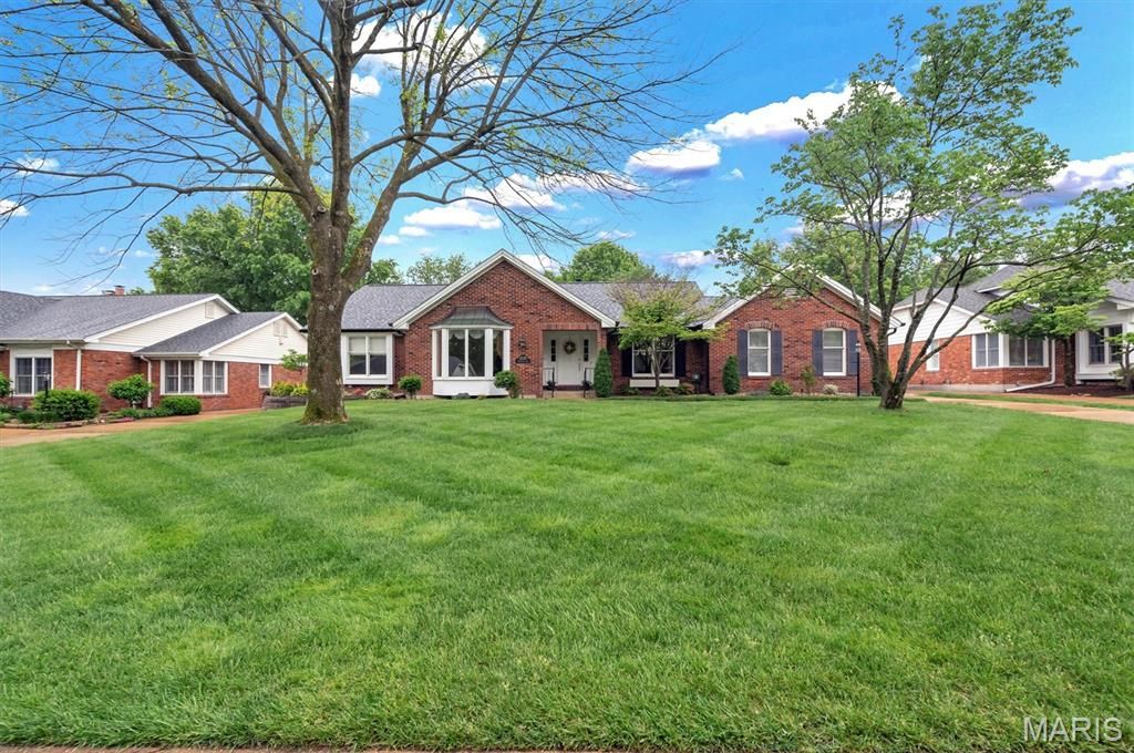 Photo of 12120 Westwick Place, St Louis, MO 63127 (MLS # 26025995)