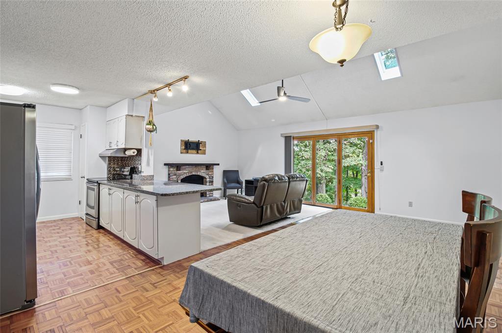 Manchester, Missouri 63021, United States, 2 Bedrooms Bedrooms, ,2 BathroomsBathrooms,Residential,Coming Soon,223591