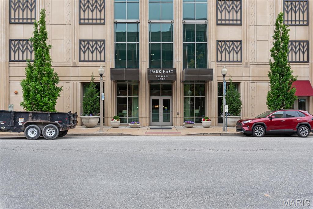 4909 Laclede Avenue 701