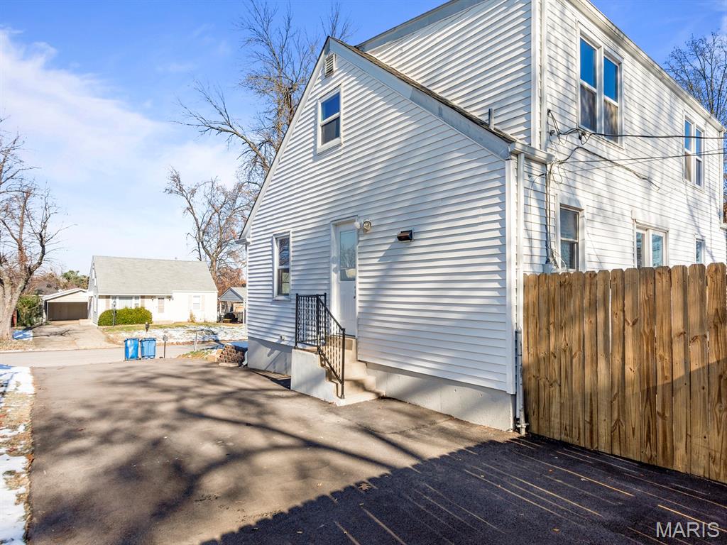 St Louis, Missouri 63123, United States, 4 Bedrooms Bedrooms, ,2 BathroomsBathrooms,Residential,Pending,249682