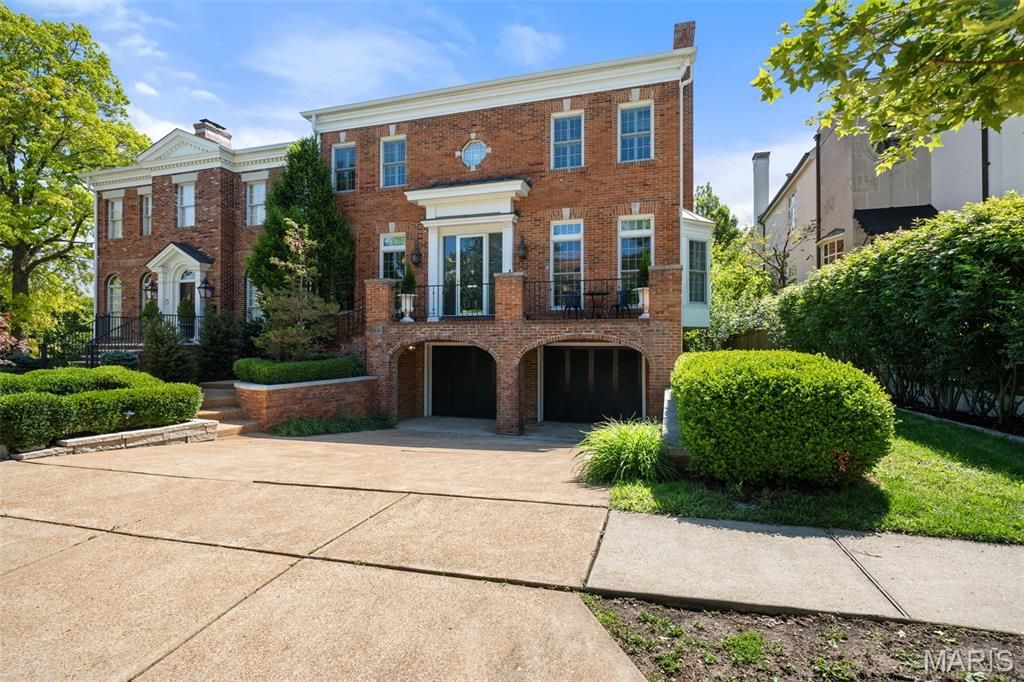 Photo of 166 N Central Avenue, Clayton, MO 63105 (MLS # 26028685)
