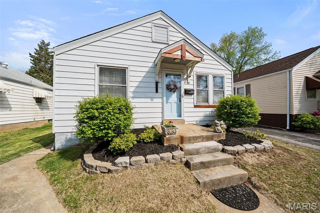 Photo of 3216 Jasper Park, St Louis, MO 63139 (MLS # 26020785)