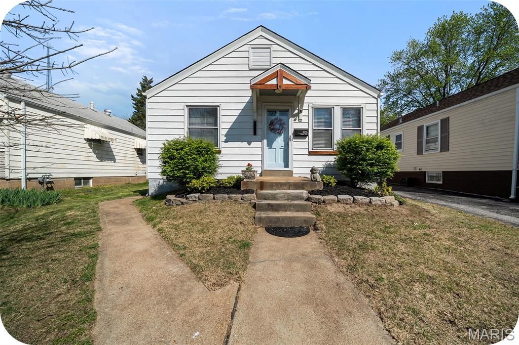 Photo of 3216 Jasper Park, St Louis, MO 63139 (MLS # 26020785)