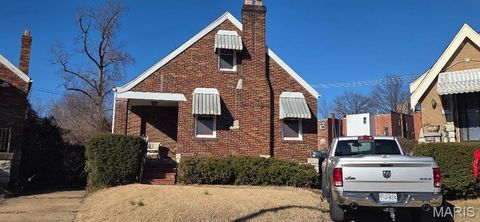 4739 Bessie Court St Louis MO 63115