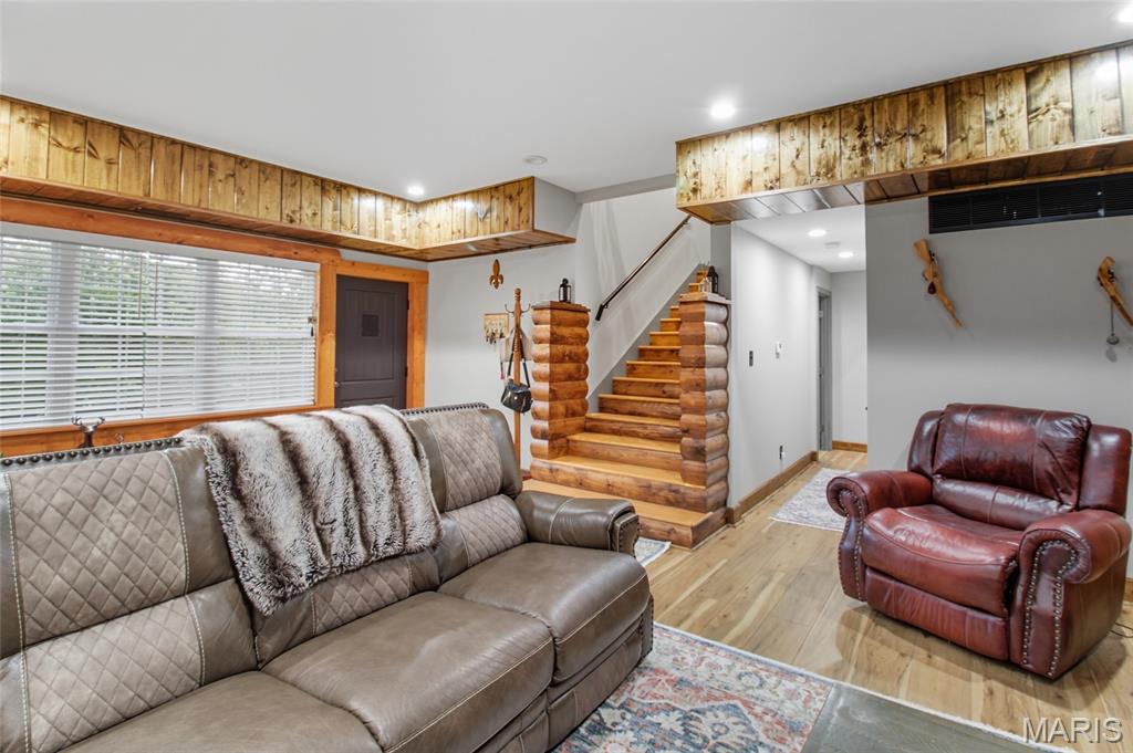 7205 Lakeshore Drive