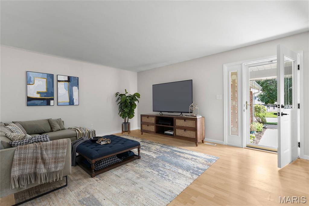 Photo of 1239 Cliffridge Lane, Valley Park, MO 63088 (MLS # 26042617)