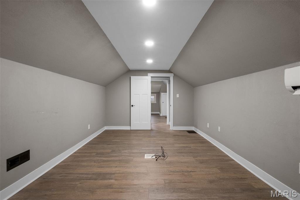 Baileys 02 - Commercial Lease