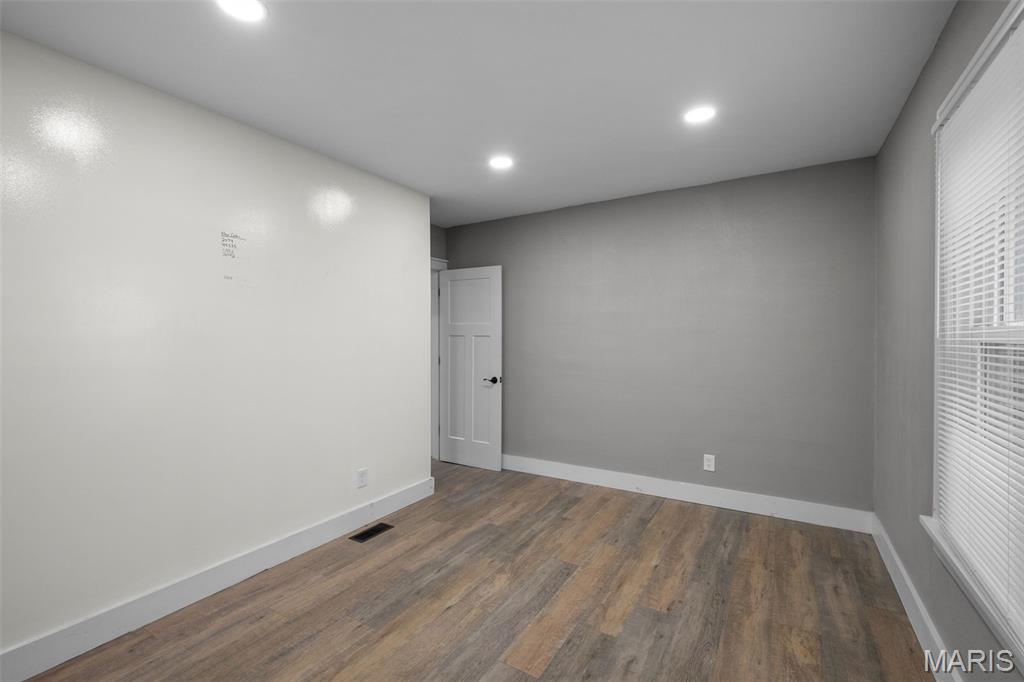 Baileys 02 - Commercial Lease