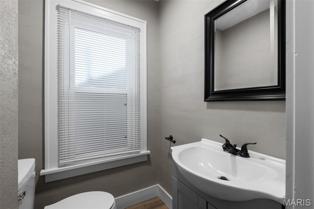 Baileys 02 - Commercial Lease