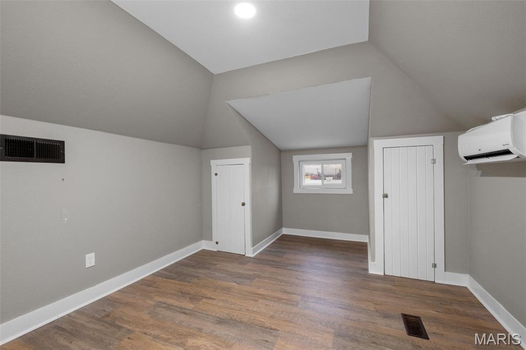 Baileys 02 - Commercial Lease