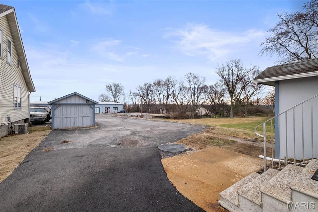 Baileys 02 - Commercial Lease