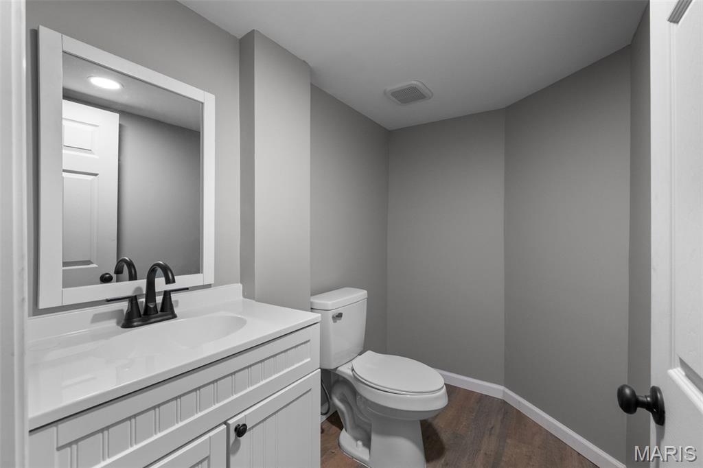 Baileys 02 - Commercial Lease