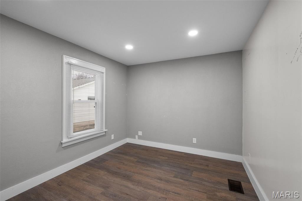 Baileys 02 - Commercial Lease