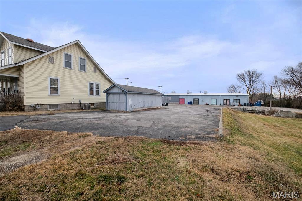 Baileys 02 - Commercial Lease