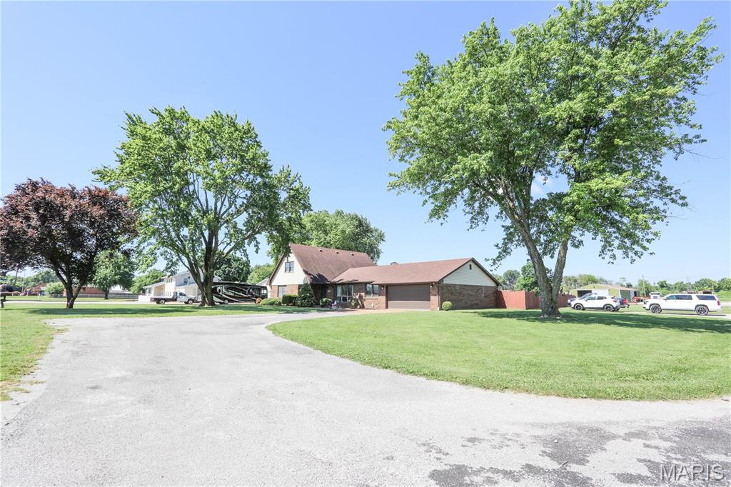 2613 Mockingbird Lane