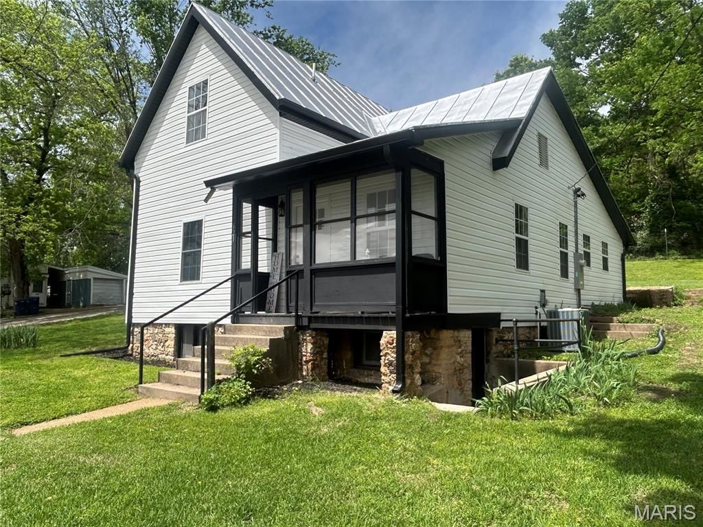 Photo of 621 W Osage Street, Pacific, MO 63069 (MLS # 26031850)