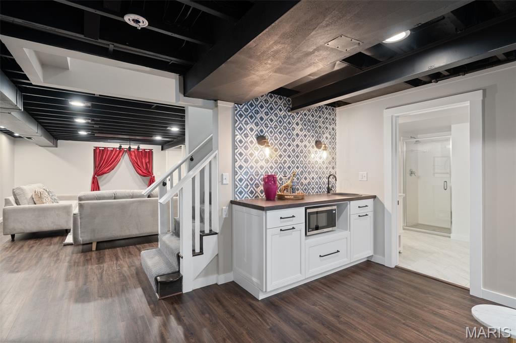 Berkley Manor 6 - Residential