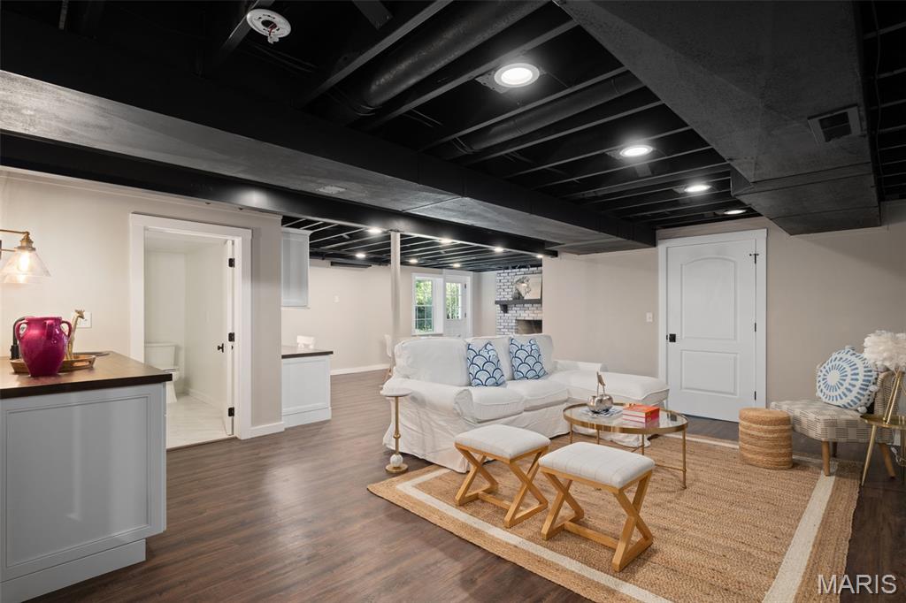 Berkley Manor 6 - Residential