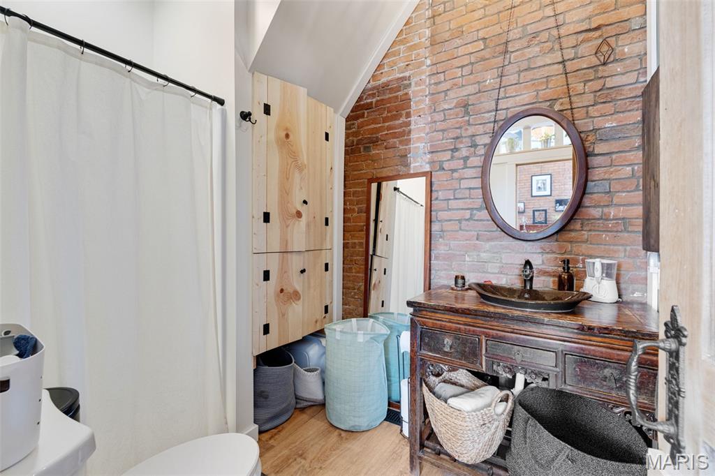 Town/Kimmswick - Commercial Sale