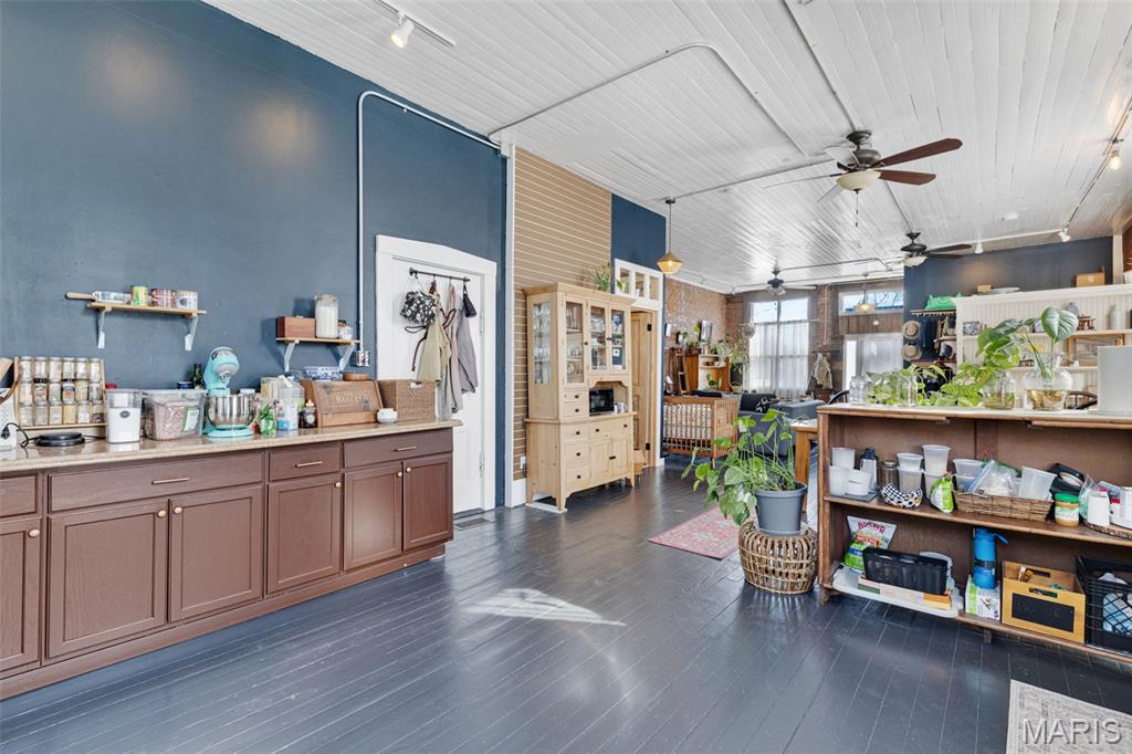 Town/Kimmswick - Commercial Sale