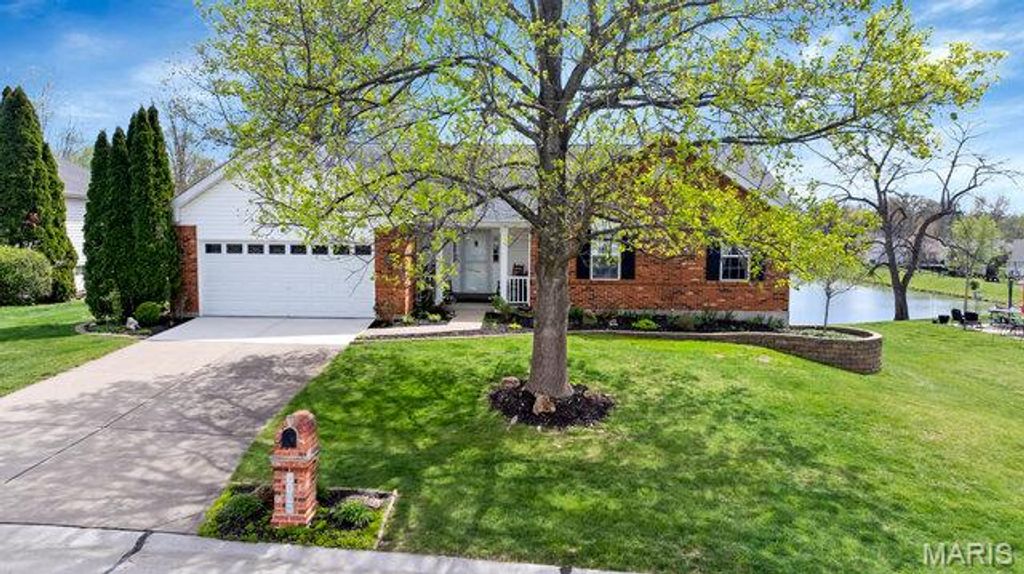 Photo of 3193 Moss Pointe Drive, St Charles, MO 63303 (MLS # 26020460)