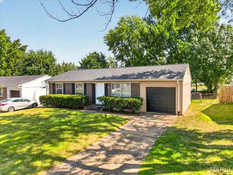 Photo of 2428 Golfway Drive, St Charles, MO 63301 (MLS # 26053215)