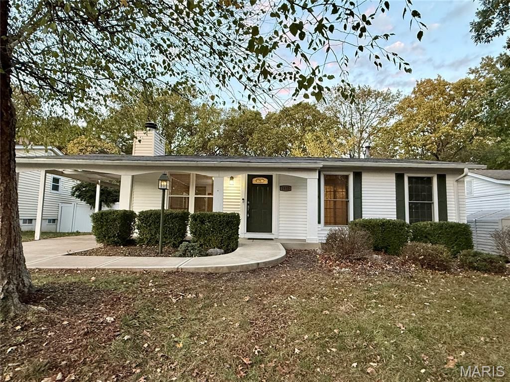 Photo of 1833 San Luis Rey Parkway, Fenton, MO 63026 (MLS # 25073431)