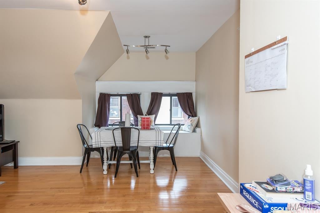 Roch Condo - Residential