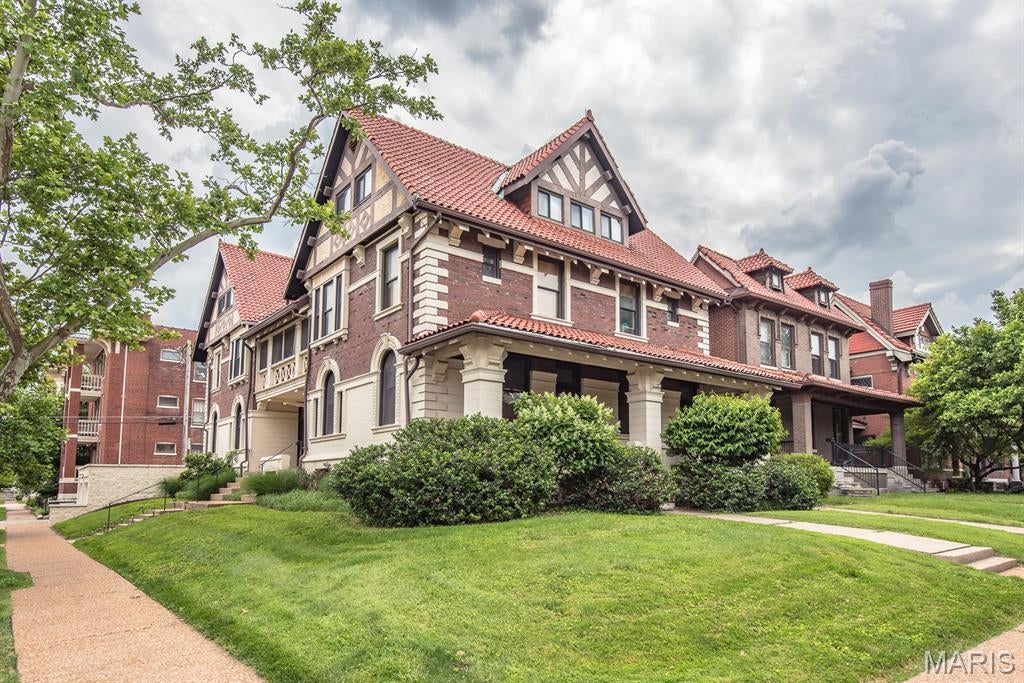 Roch Condo - Residential