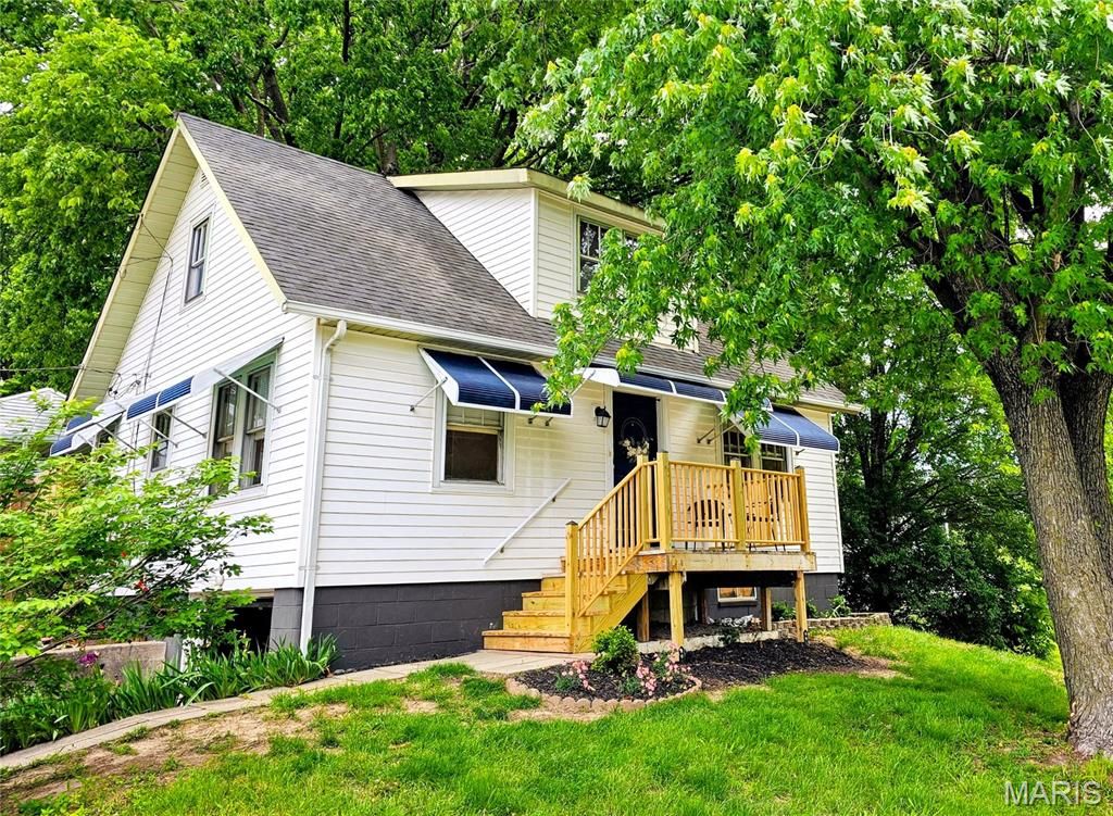 Photo of 1050 S 4th Street, St Charles, MO 63301 (MLS # 26028783)