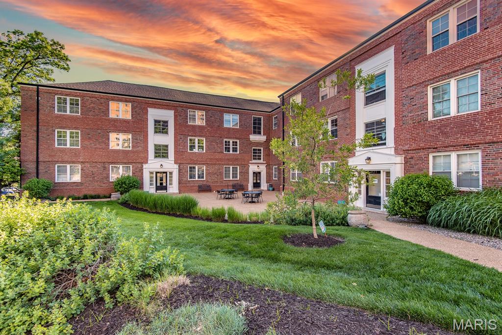 Davis Place Condominiums - Residential