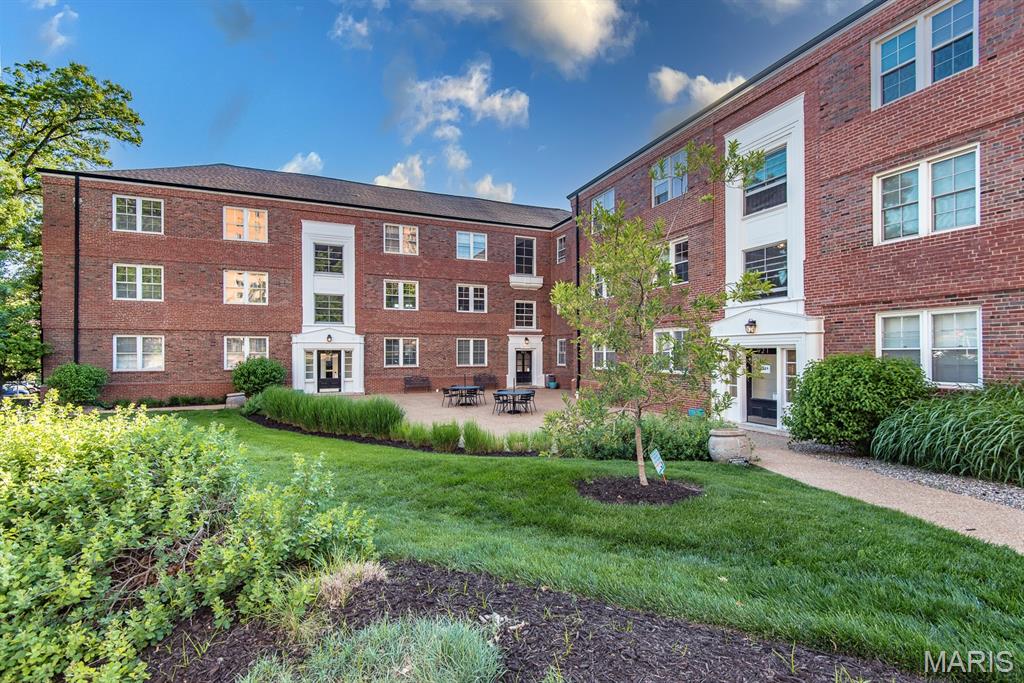 Davis Place Condominiums - Residential