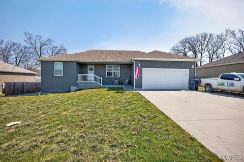Photo of 2100 Emmy Avenue, Lebanon, MO 65536 (MLS # 26016780)