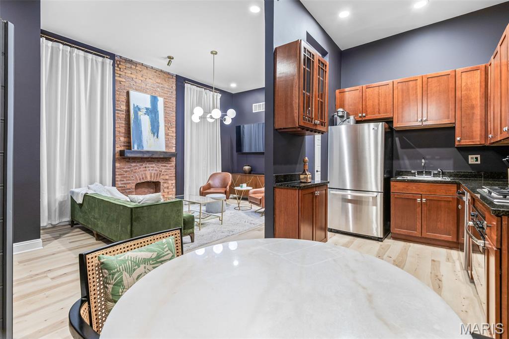 Senate Condos - Residential