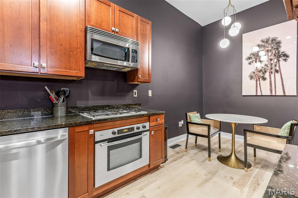 Senate Condos - Residential