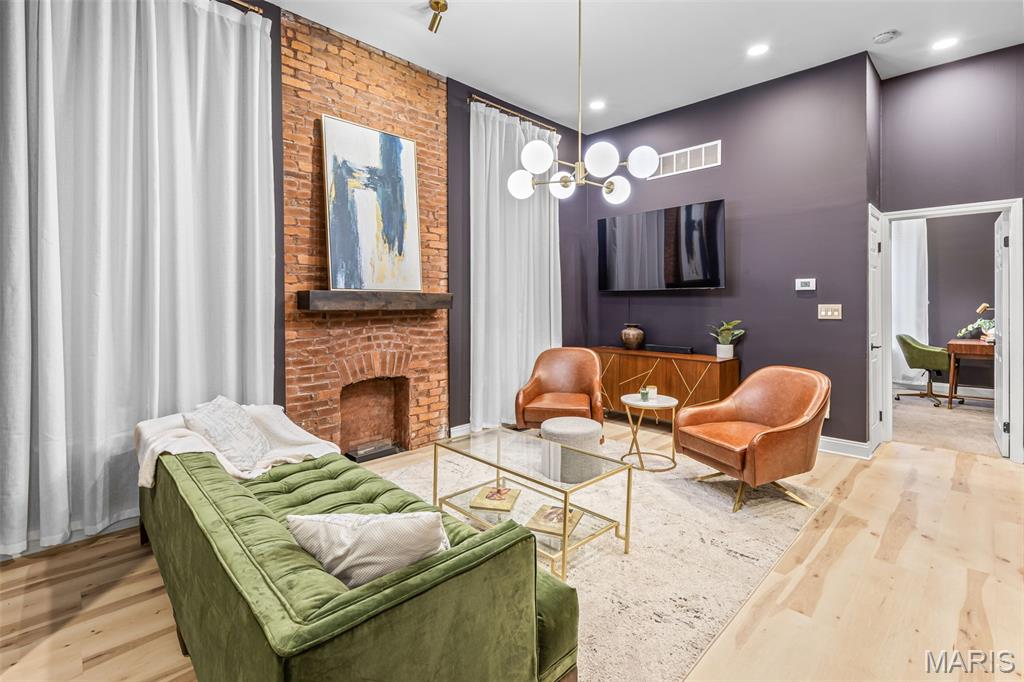 Senate Condos - Residential
