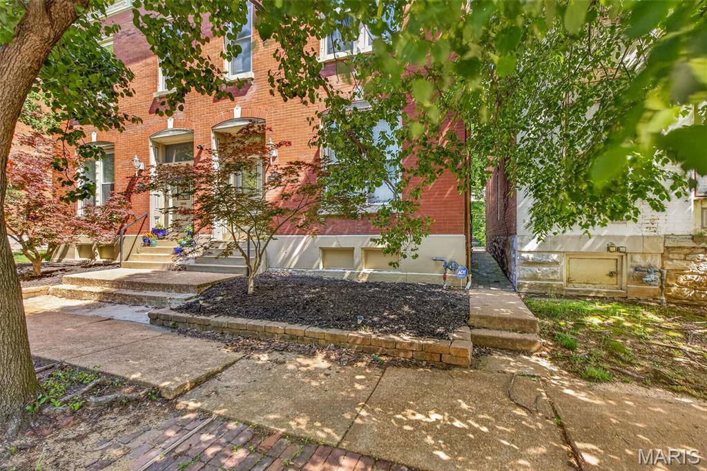 Senate Condos - Residential