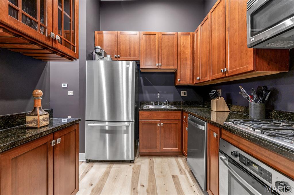 Senate Condos - Residential