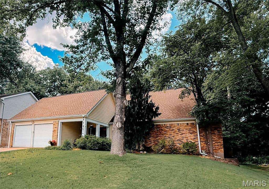 Photo of 2045 Country Field Drive, Chesterfield, MO 63017 (MLS # 26048452)