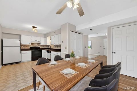 Tiny photo for 2562 Grayland Walk, Unincorporated, MO 63129 (MLS # 26026639)