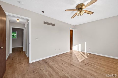 Tiny photo for 2562 Grayland Walk, Unincorporated, MO 63129 (MLS # 26026639)