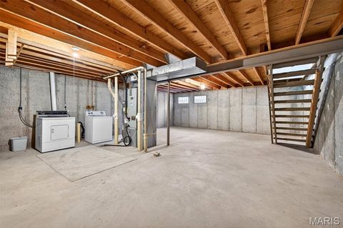 Tiny photo for 2562 Grayland Walk, Unincorporated, MO 63129 (MLS # 26026639)